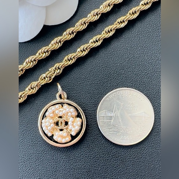 RARE AUTHENTIC CHANEL PEARL BEAD CC GOLD TONE BLACK ZIPPER PULL BUTTON PENDANT - Picture 8 of 9